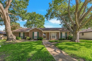 208 Iroquois Ln, Waxahachie, TX 75165