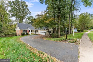 8305 Guinevere Dr, Annandale, VA 22003