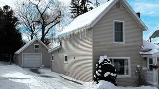 218 Wesley St, Petoskey, MI 49770