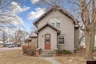 225 Adams Ave SE, Madelia, MN 56062