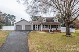 1827 Kincaid Ct, Hickory, NC 28602