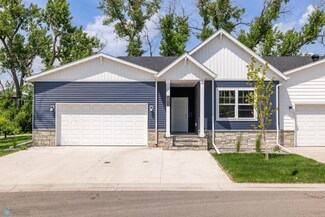 5809 41st St S, Fargo, ND 58104