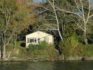 4198 E Lake Rd, Canandaigua, NY 14424