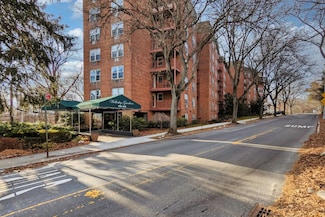 4230 Douglaston Pkwy Unit 3L, Douglaston, NY 11363