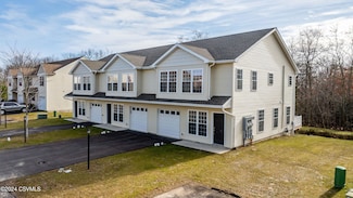 13 Nicole Ln, Hazleton, PA 18202