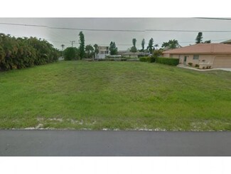 402 Antigua St, Naples, FL 34113