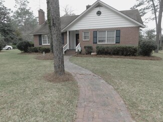 1613 Camellia Dr, Waycross, GA 31501