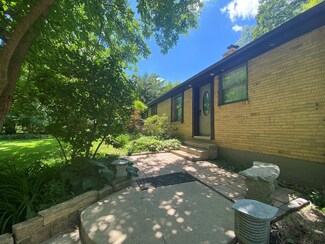 3N274 Valewood Dr, West Chicago, IL 60185
