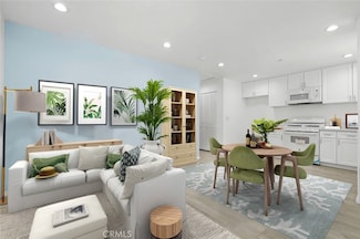 124431/2 Magnolia Blvd, Los Angeles, CA 91607