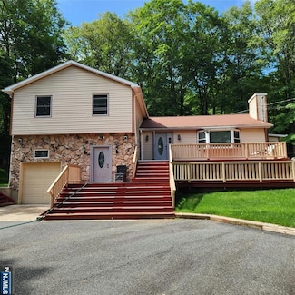 75 Weaver Rd, West Milford, NJ 07480