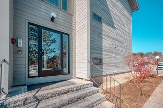 5 Tsienneto Rd Unit 195, Derry, NH 03038