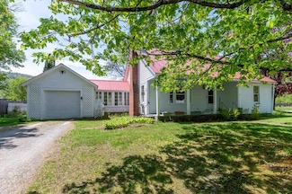 12 Clark Ct, Town of Rockingham, VT 05154