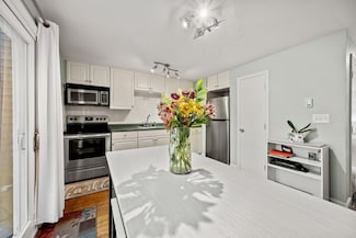 300 Falmouth Rd Unit 21E, Mashpee, MA 02649