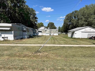 305 N Chamberlain St, Roseville, IL 61473