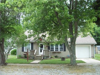 117 N Walnut St, Ladoga, IN 47954