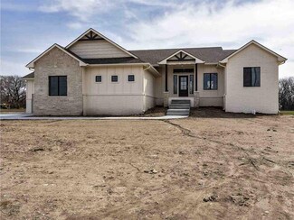 500 N Backwoods Dr, Valley Center, KS 67147