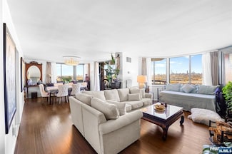 2005 Harmon Cove Tower Unit 2005, Secaucus, NJ 07094