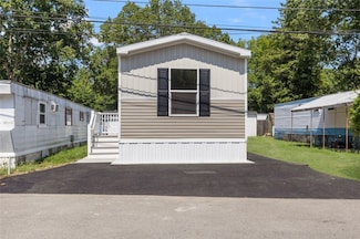 3 Foxtrot Dr, Charlestown, RI 02813