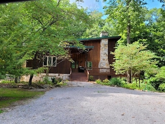 570 Leaf Hawk Ln, Nashville, IN 47448