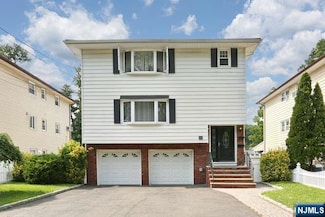 29 Leliarts Ln, Elmwood Park, NJ 07407