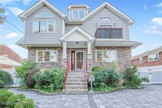 68 Kensington Ave, Staten Island, NY 10305