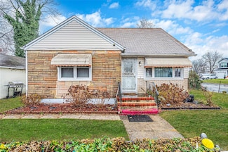 3 Poplar Rd, Amityville, NY 11701