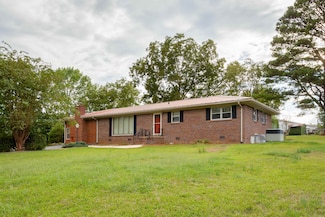 995 Wheeler View Dr, Muscle Shoals, AL 35661