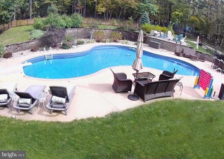 9 Dufton Dr, Medford, NJ 08055