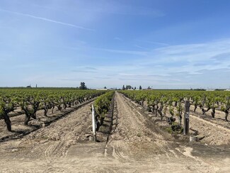 1 N Siskiyou Ave, Kerman, CA 93630