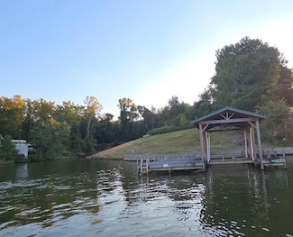 140 Mountain Shore Dr, Greenwood, SC 29649