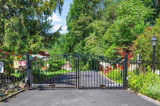 400 Beechmont Dr, New Rochelle, NY 10804