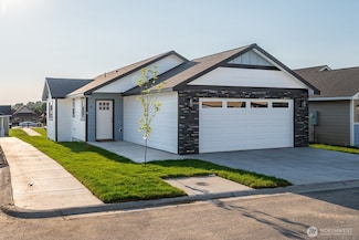 123 E 9th Ave Unit 64, Moses Lake, WA 98837