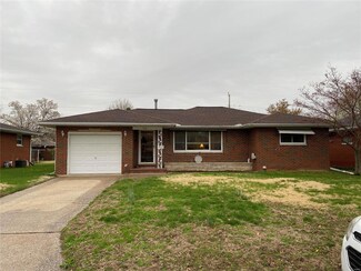 949 Willow St, Wood River, IL 62095
