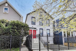 2909 N Hoyne Ave, Chicago, IL 60618