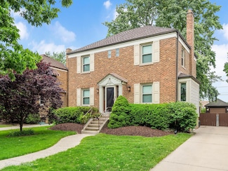 82 Northgate Rd, Riverside, IL 60546