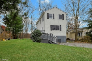 54 Race Track Dr, Hewitt, NJ 07421