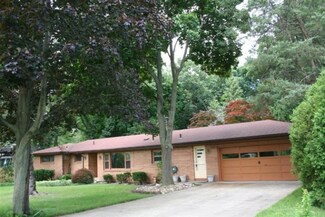 880 Sierra Dr, Benton Harbor, MI 49022