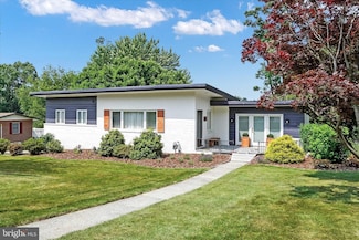 1801 Clover Ln, York, PA 17403