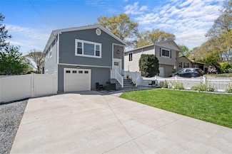 426 Ontario St, Ronkonkoma, NY 11779