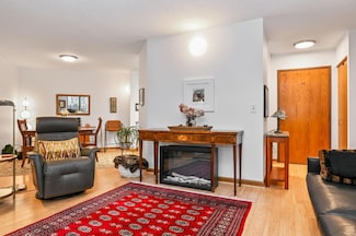 1425 W 28th St Unit 406, Minneapolis, MN 55408