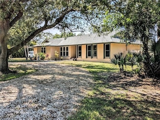 3695 Hyde Park Ct, Fort Myers, FL 33908