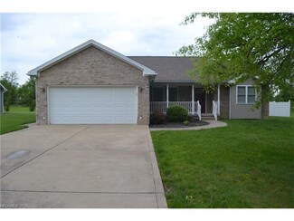 123 Woodridge Dr, Mineral Wells, WV 26150