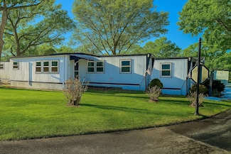 37 Hubbard Ave Unit 85, Riverhead, NY 11901