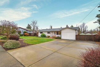 1429 NE Grable Dr, Grants Pass, OR 97526