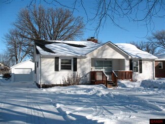 424 W Van Dusen St, Springfield, MN 56087