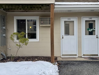 136 Pembroke Rd Unit 101, Danbury, CT 06811