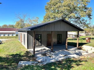 515 N Broad Ave, Mansfield, MO 65704