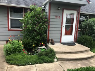 215 Crocker Ln, Eugene, OR 97404