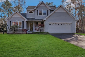 70 Gull Dip Rd, Ridge, NY 11961