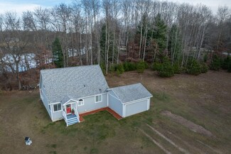 9996 Fawn Lake Dr, Stanwood, MI 49346